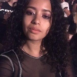 Meet your Posher, Zephra